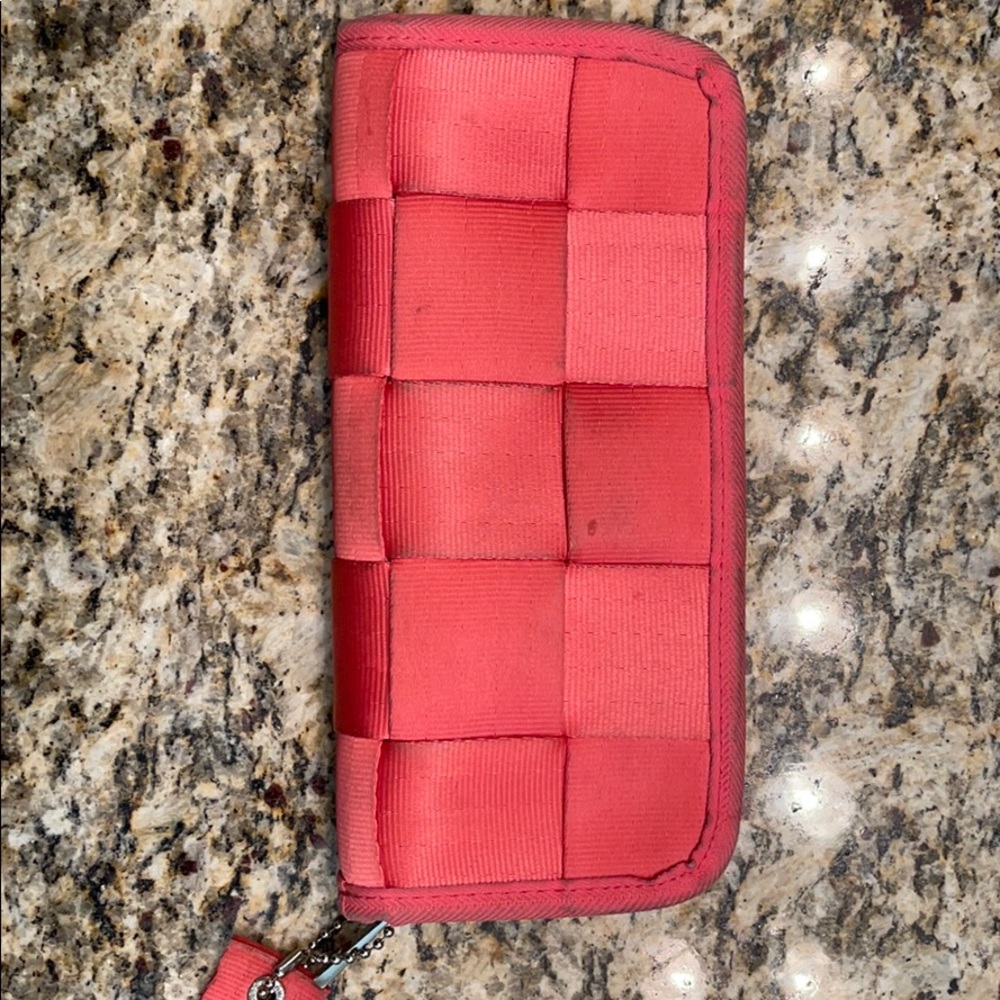 Harvey’s Seatbelt Bag Wallet/Clutch